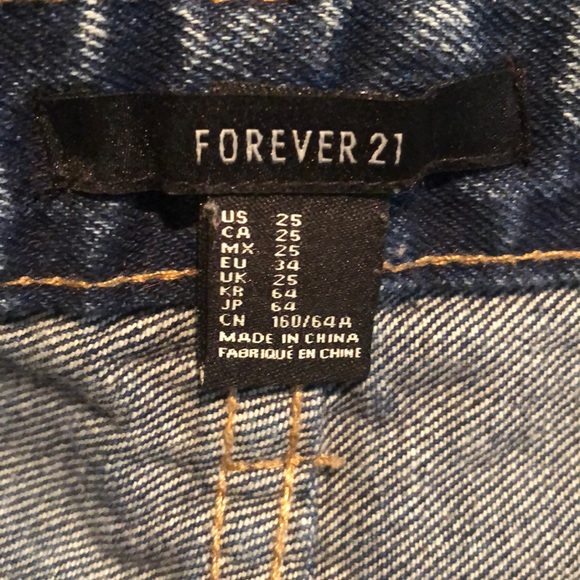 Forever 21 denim shorts - Picture 3 of 3